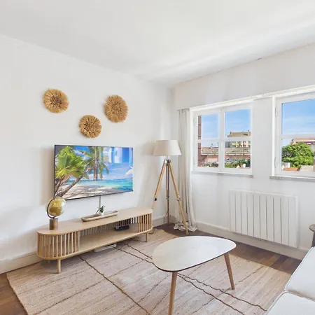 Renovated 1br Elevator, Balcony & Parking - Alfama | By Airnest * Lizbona