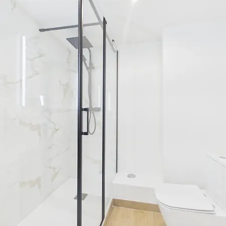 Renovated 1br Elevator, Balcony & Parking - Alfama | By Airnest Lizbona