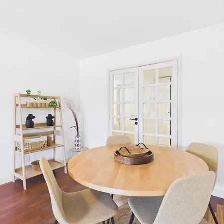 Renovated 1br Elevator, Balcony & Parking - Alfama | By Airnest Lizbona