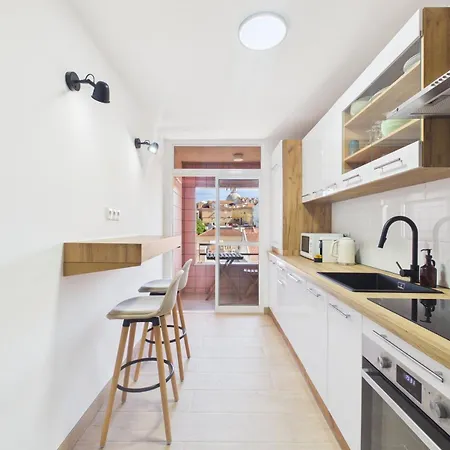 Renovated 1br Elevator, Balcony & Parking - Alfama | By Airnest Apartament *