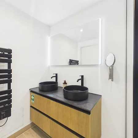 Renovated 1br Elevator, Balcony & Parking - Alfama | By Airnest